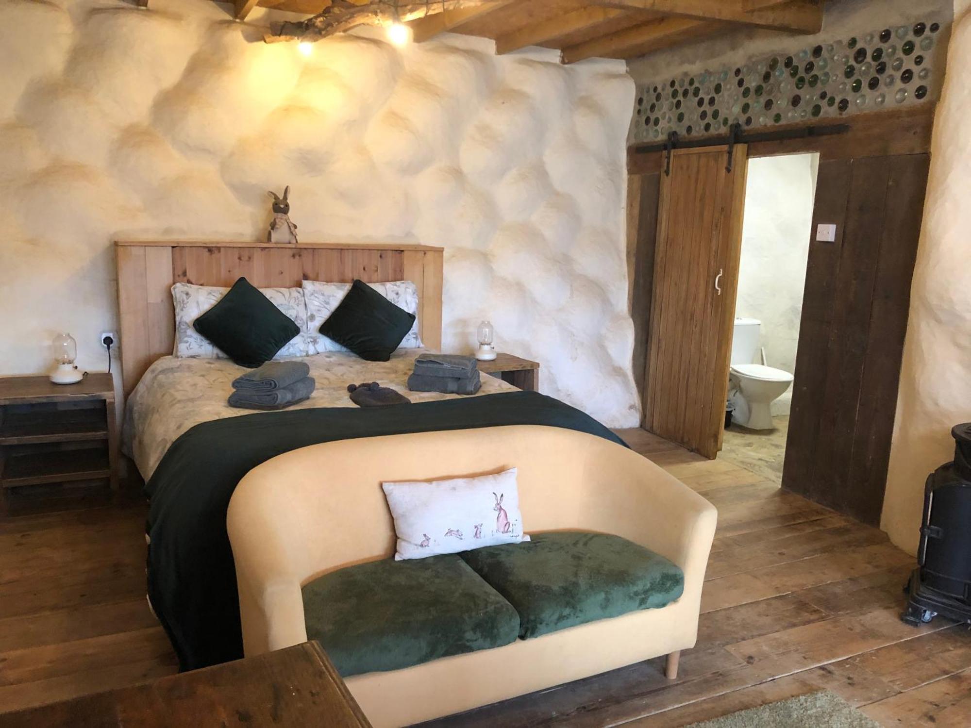 Rabbits 1Or 2 Bedroom Hobbit Style Hillset Earthen Dartmoor Eco Home South Brent Exterior photo